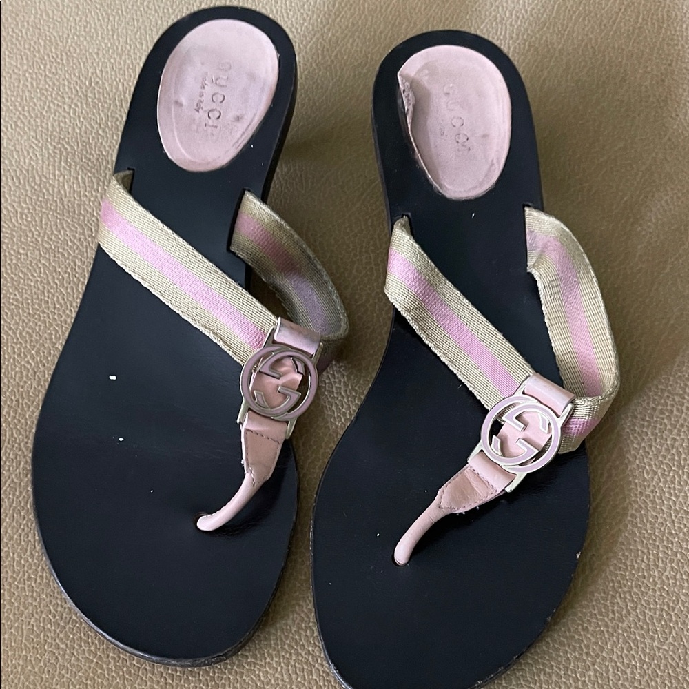 Gucci Women's Black and Pink Striped Sandals
